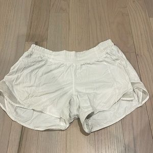 Lululemon hotty hot low rise short 4in
